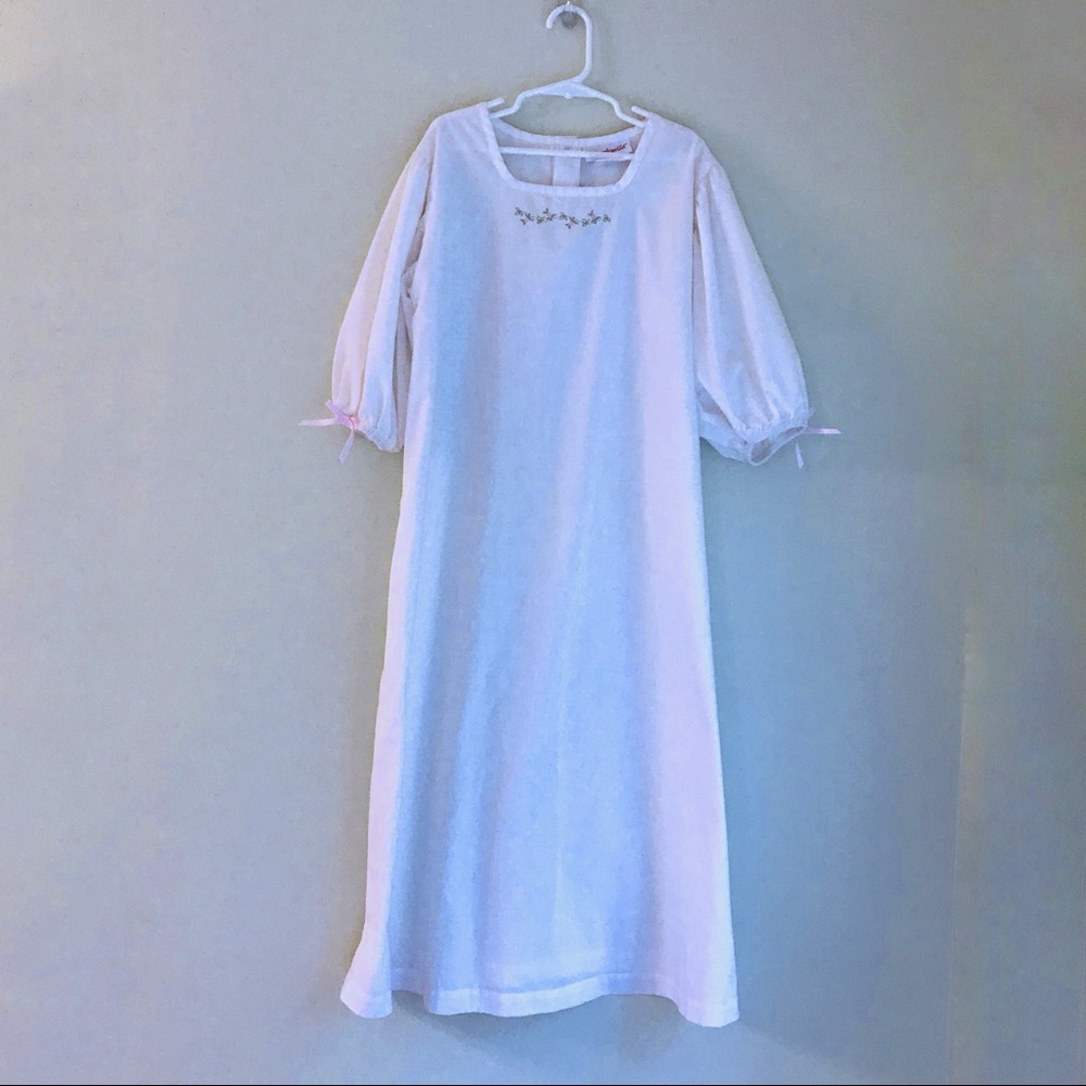 American Girl Vintage Elizabeth’s Nightgown - Picture 2 of 12